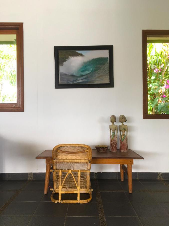 Merdeka House Maluk Exterior photo