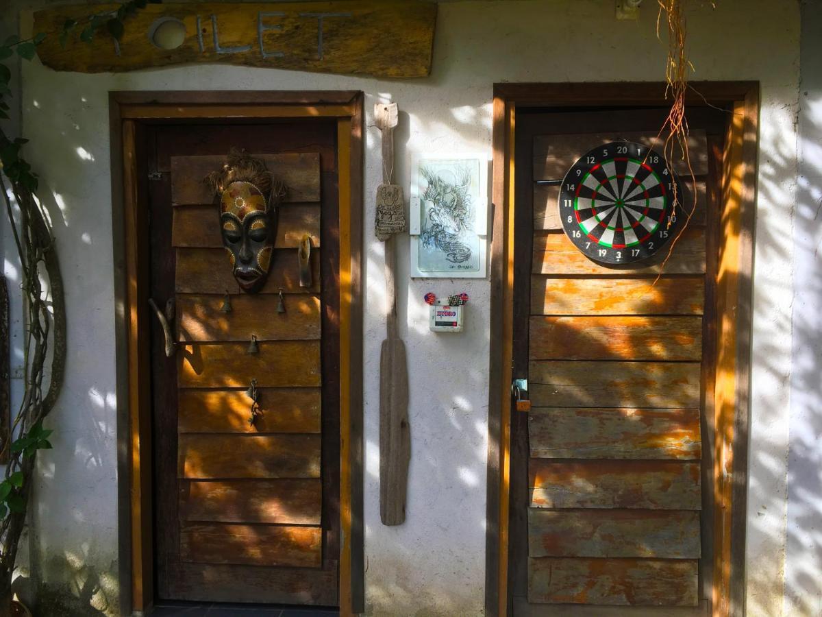 Merdeka House Maluk Exterior photo