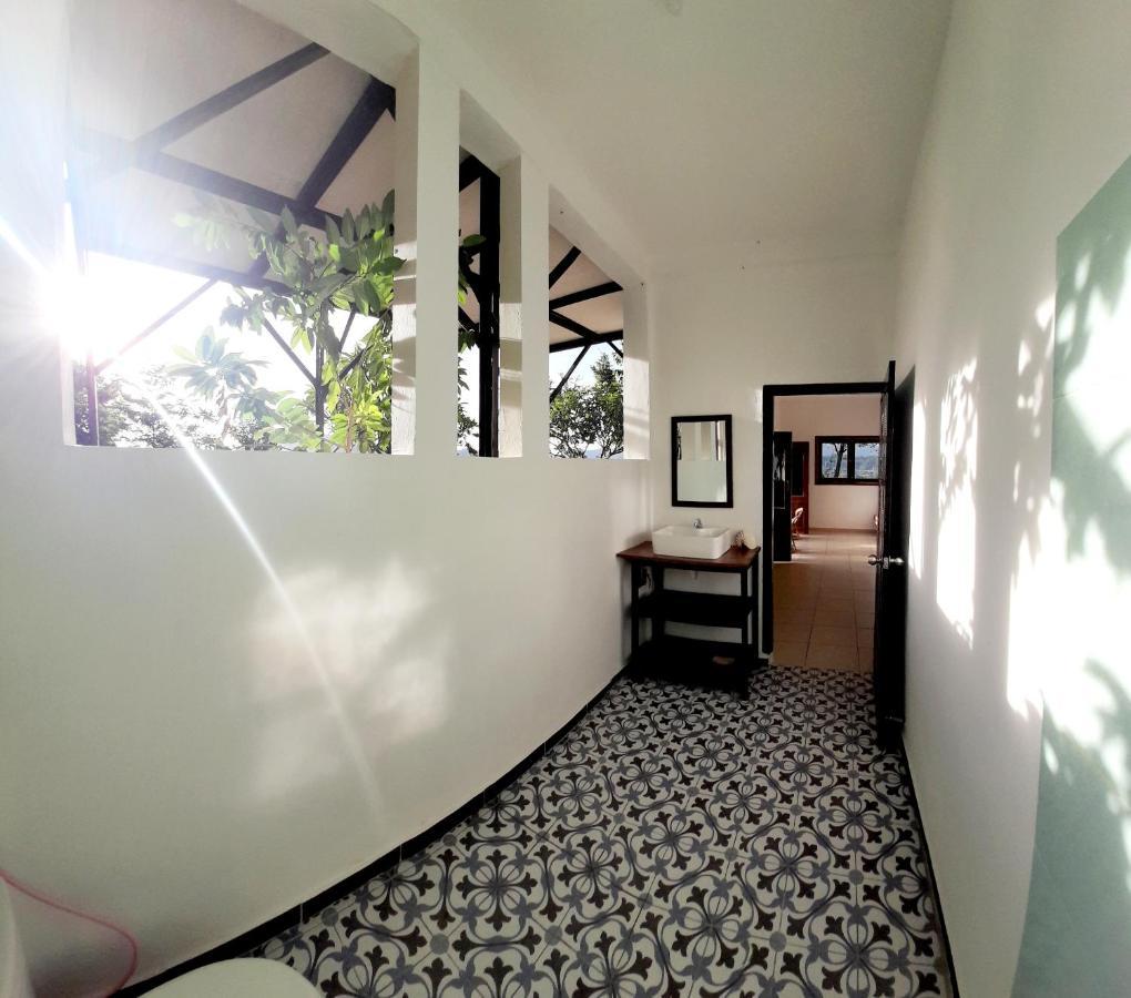Merdeka House Maluk Exterior photo