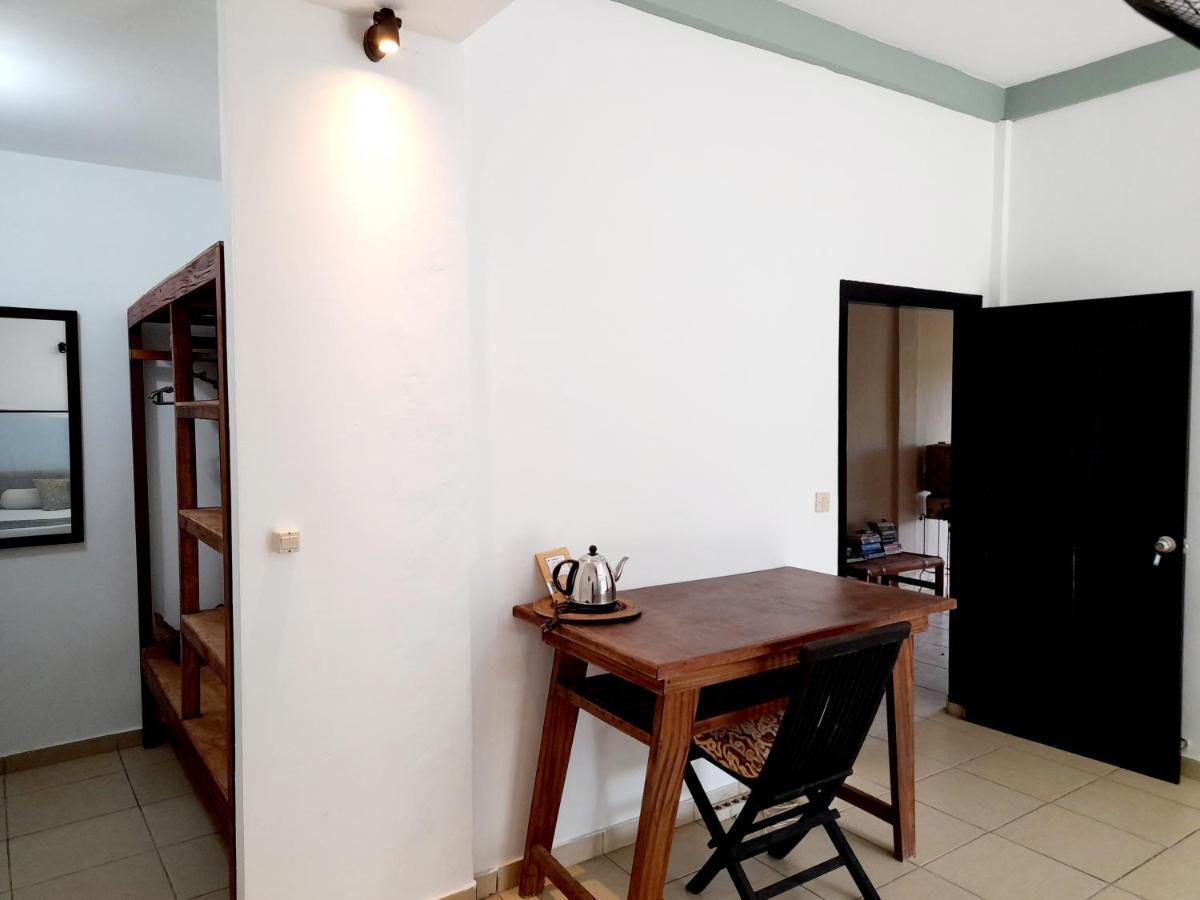 Merdeka House Maluk Exterior photo